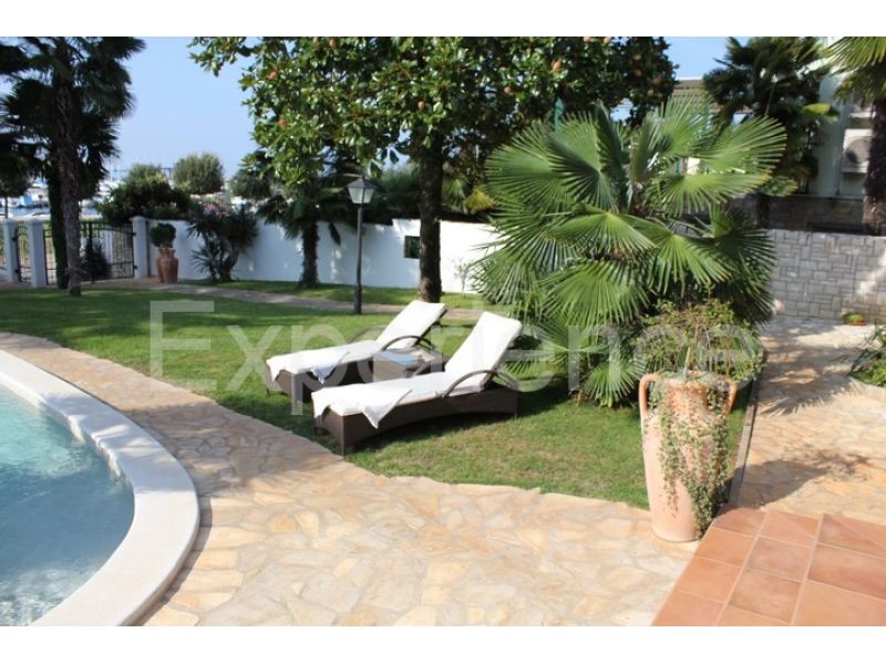 Umago, villa di lusso fronte mare, 8 camere, piscina, SPA