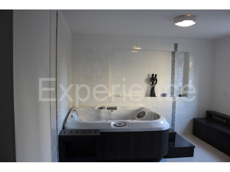 Umago, villa di lusso fronte mare, 8 camere, piscina, SPA