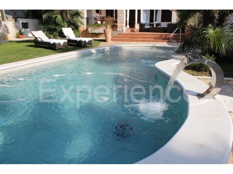 Umago, villa di lusso fronte mare, 8 camere, piscina, SPA