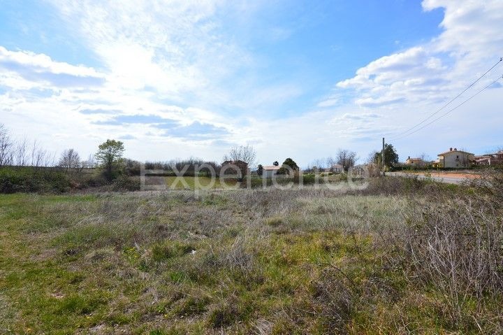 Nelle vicinanze di Parenzo - terreno edificabile, superficie di 1.120 m²