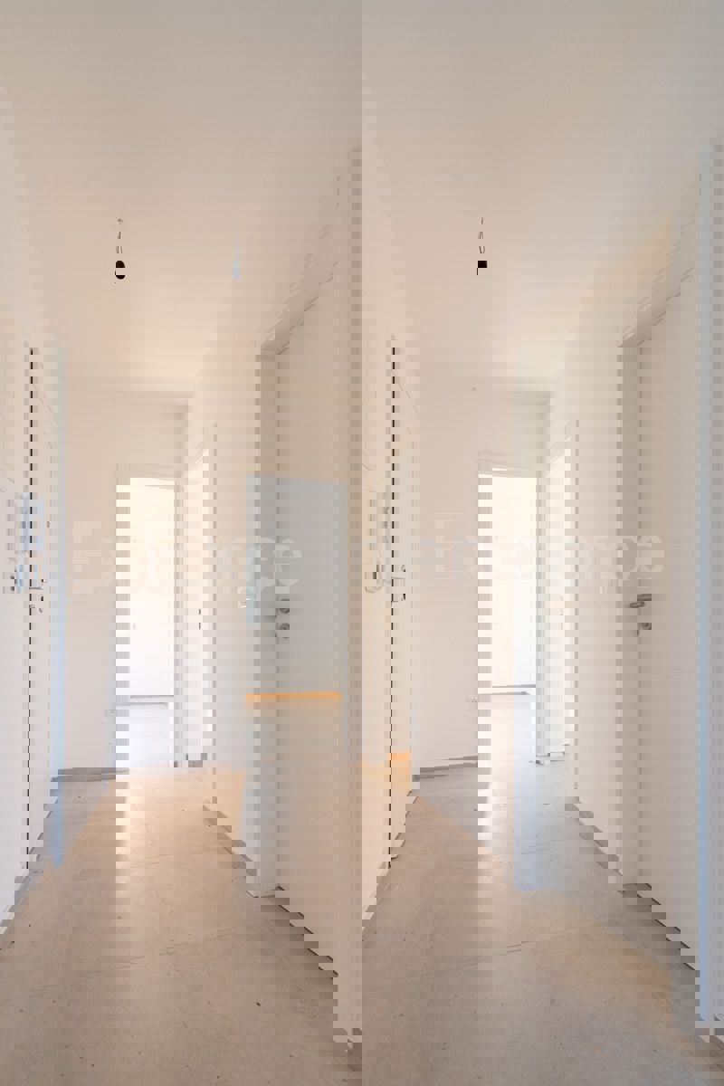 Nelle vicinanze di Parenzo - appartamento in un nuovo edificio, piano terra con GIARDINO!