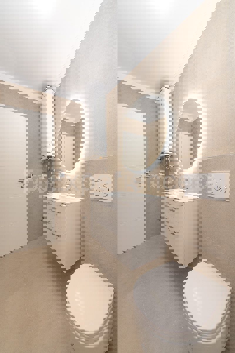 Nelle vicinanze di Parenzo - appartamento in un nuovo edificio, piano terra con GIARDINO!