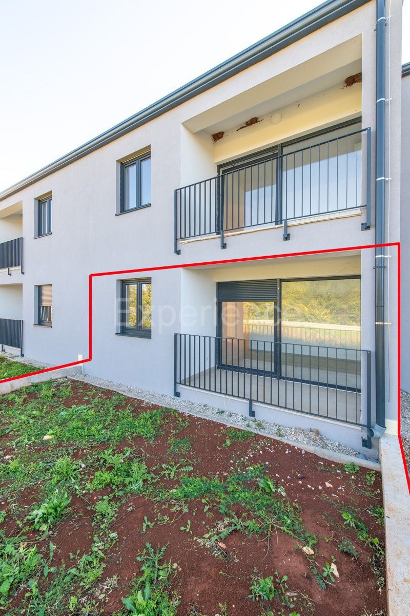 Nelle vicinanze di Parenzo - appartamento in un nuovo edificio, piano terra con GIARDINO!