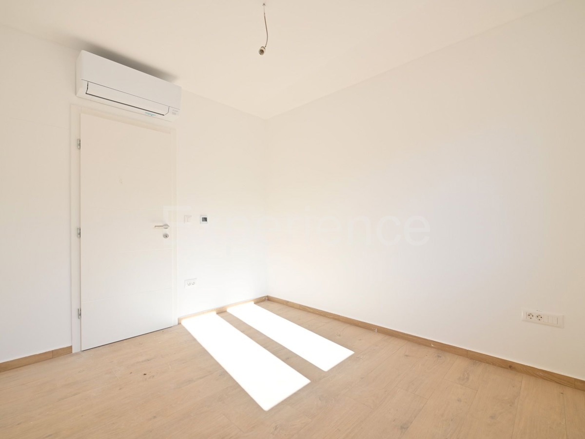 Nelle vicinanze di Parenzo - appartamento in un nuovo edificio, piano terra con GIARDINO!