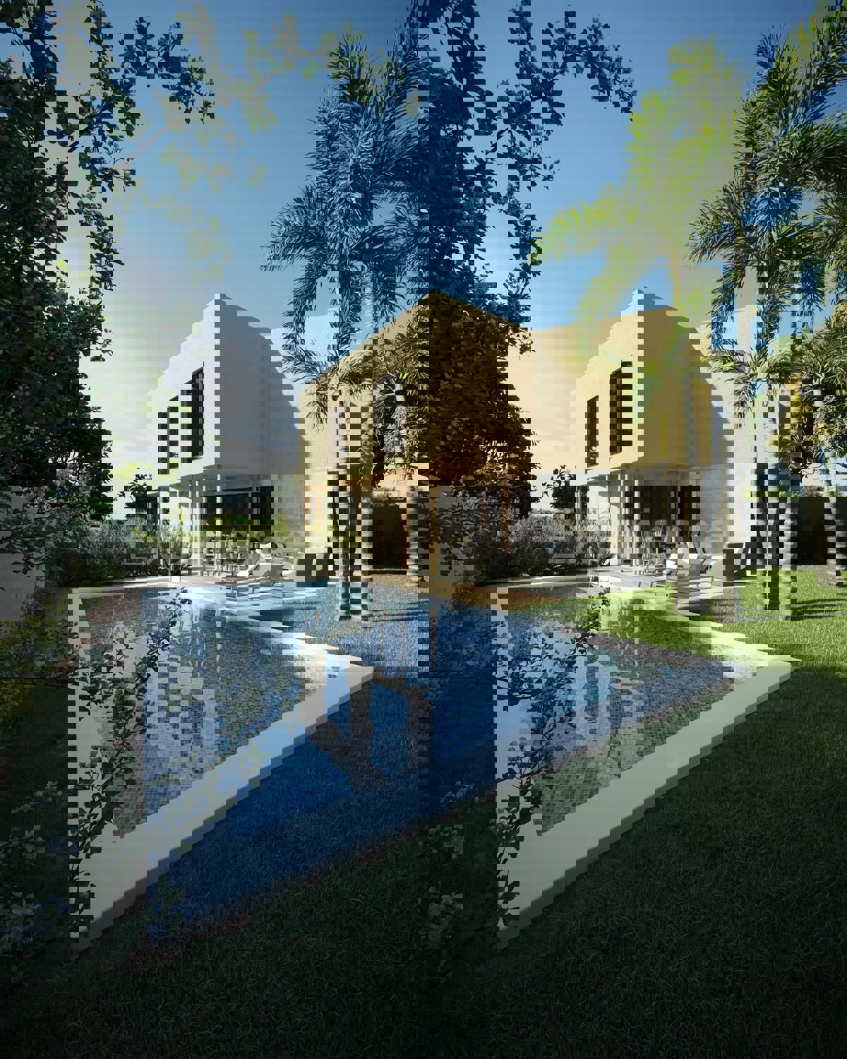 Vicino a Verteneglio - a 6 km dal mare, casa moderna con piscina!