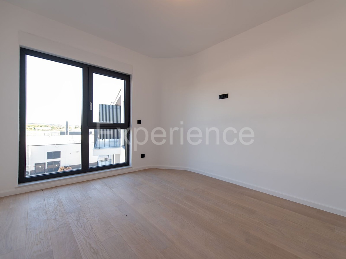 ISTRIA, Umago - appartamento con spazioso balcone (11,42 m²), 1. piano, ASCENSORE!