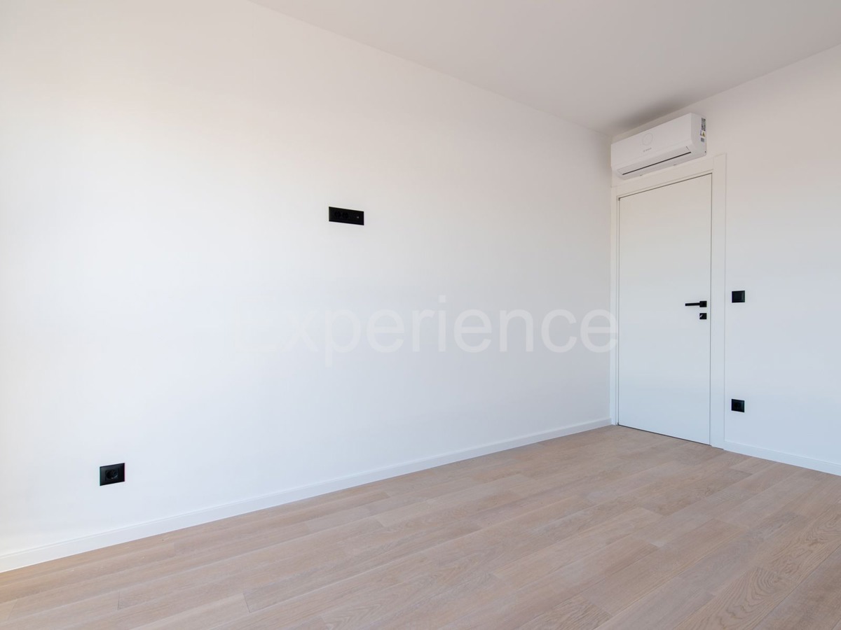 ISTRIA, Umago - appartamento con spazioso balcone (11,42 m²), 1. piano, ASCENSORE!