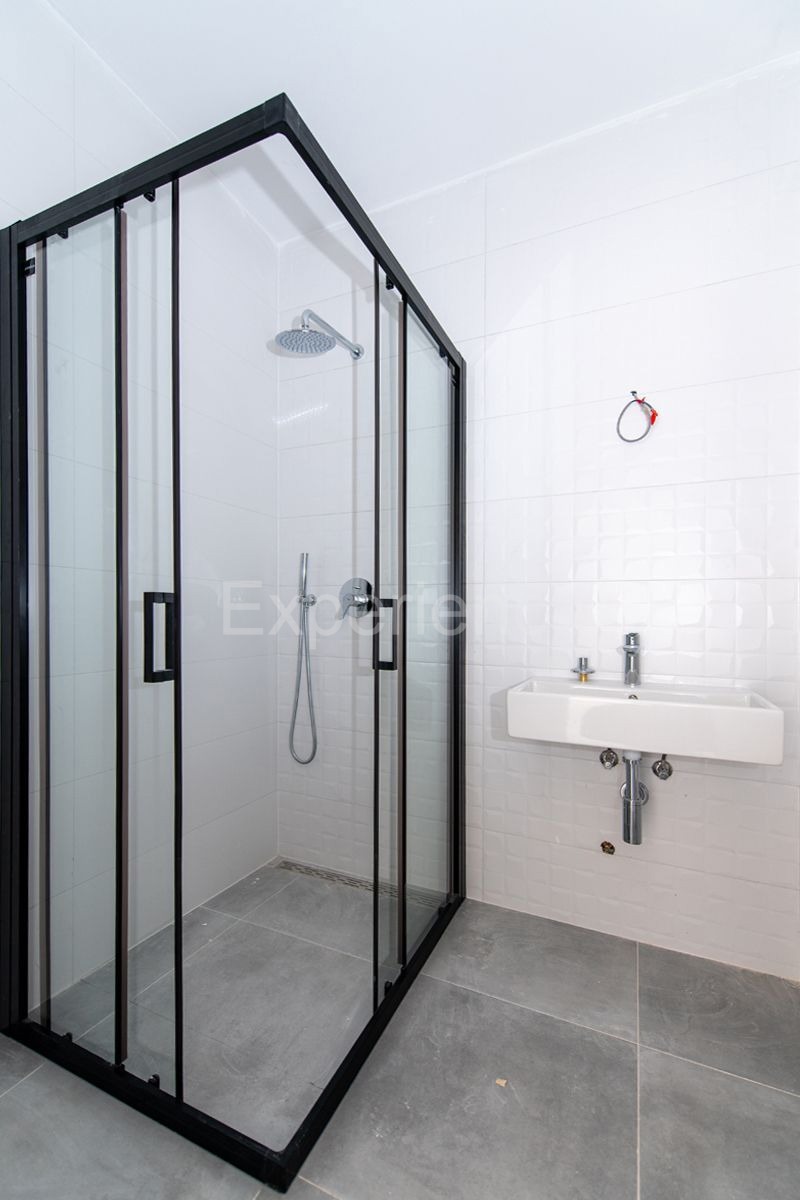 ISTRIA, Umago - appartamento con spazioso balcone (11,42 m²), 1. piano, ASCENSORE!