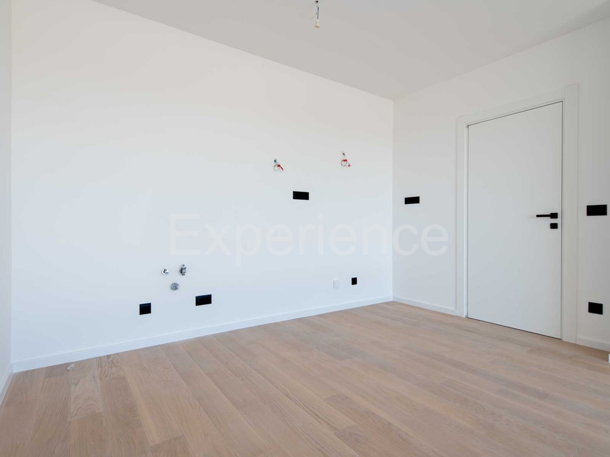 ISTRIA, Umago - appartamento in un nuovo edificio con garage, 3. piano, ASCENSORE!