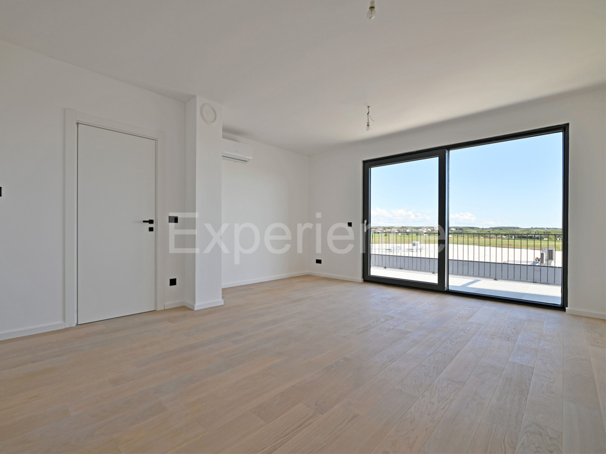 ISTRIA, Umago - appartamento in un nuovo edificio con garage, 3. piano, ASCENSORE!