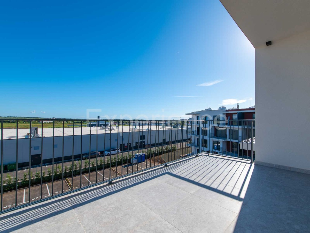 ISTRIA, Umago - appartamento in un nuovo edificio con garage, 3. piano, ASCENSORE!