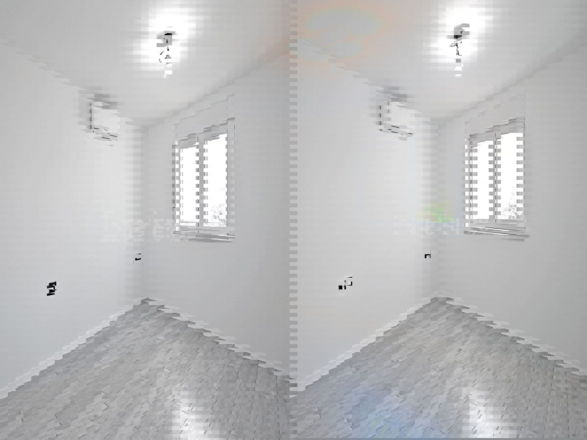 ISTRIA, zona Parenzo – appartamento in un nuovo edificio (65 m²), 2. piano