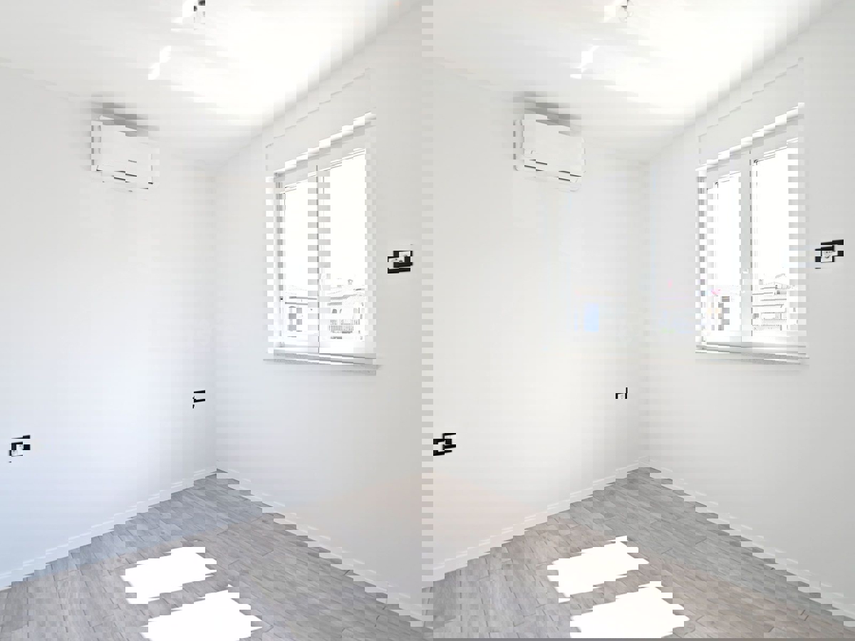 ISTRIA, zona Parenzo – appartamento in un nuovo edificio (65 m²), 2. piano