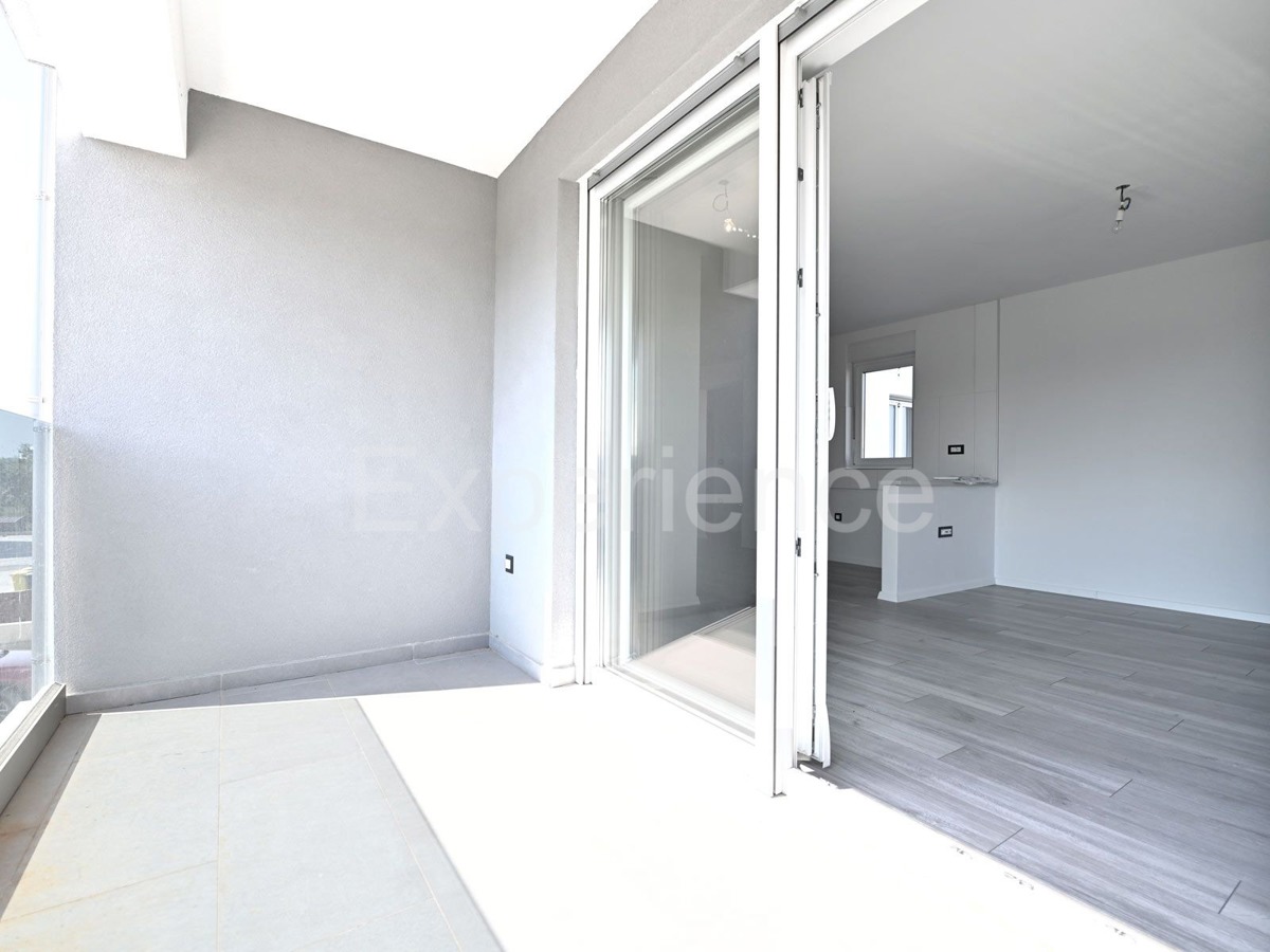 ISTRIA, zona Parenzo – appartamento in un nuovo edificio (65 m²), 2. piano