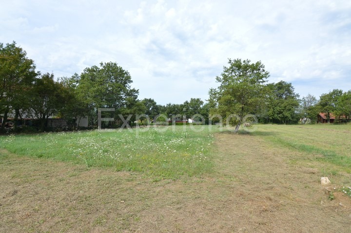 ISTRIA, Buzet - terreno edificabile, superficie di 2.531 m²