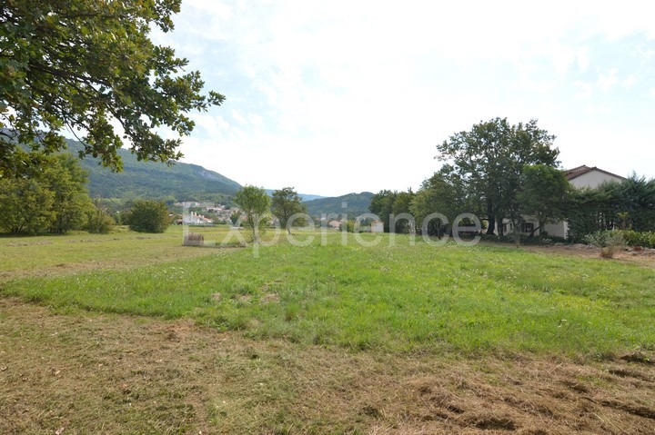 ISTRIA, Buzet - terreno edificabile, superficie di 2.531 m²