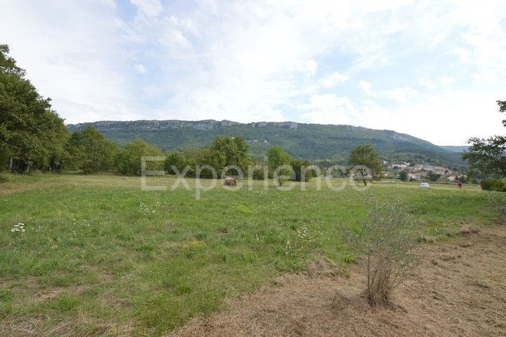 ISTRIA, Buzet - terreno edificabile, superficie di 2.531 m²