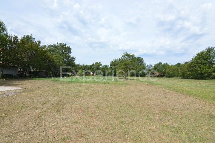 ISTRIA, Buzet - terreno edificabile, superficie di 2.531 m²