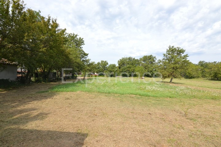 ISTRIA, Buzet - terreno edificabile, superficie di 2.531 m²