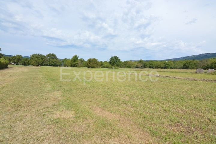 ISTRIA, Buzet - terreno edificabile, superficie di 2.531 m²