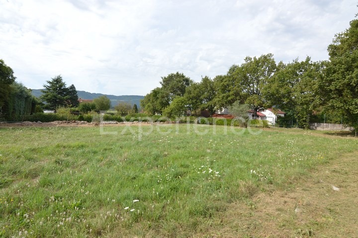 ISTRIA, Buzet - terreno edificabile, superficie di 2.531 m²