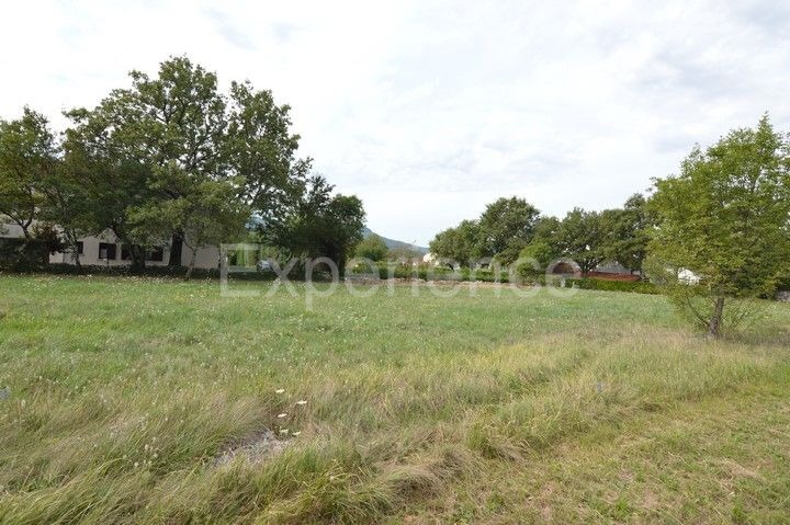 ISTRIA, Buzet - terreno edificabile, superficie di 2.531 m²