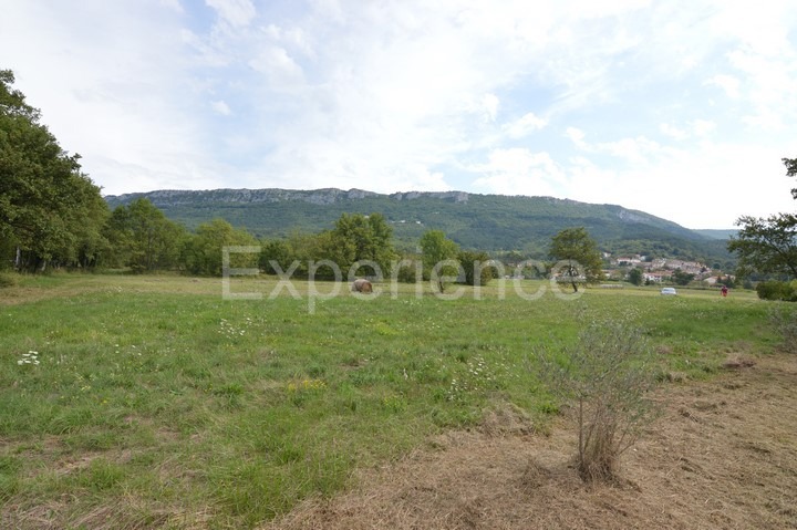 ISTRIA, Buzet - terreno edificabile, superficie di 2.531 m²