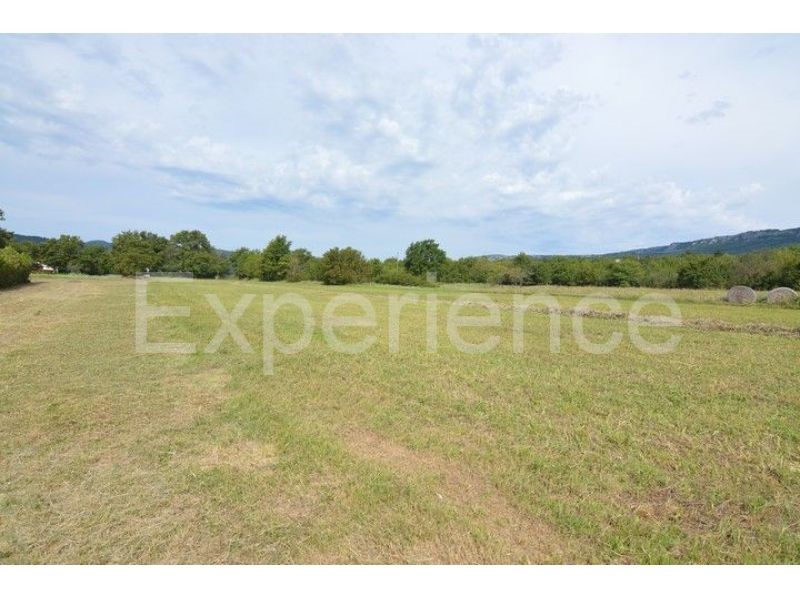 ISTRIA, Buzet - terreno edificabile, superficie di 2.531 m²