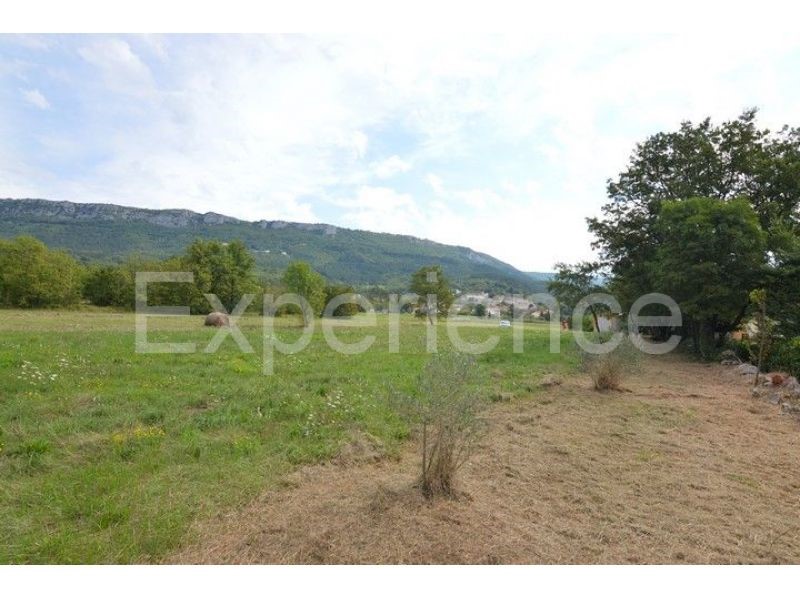 ISTRIA, Buzet - terreno edificabile, superficie di 2.531 m²