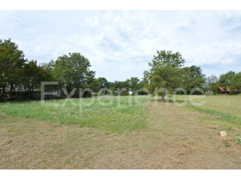 ISTRIA, Buzet - terreno edificabile, superficie di 2.531 m²