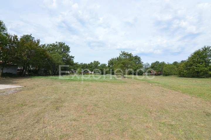 ISTRIA, Buzet - terreno edificabile, superficie di 2.531 m²