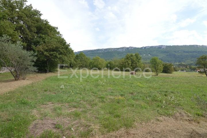 ISTRIA, Buzet - terreno edificabile, superficie di 2.531 m²