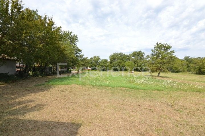 ISTRIA, Buzet - terreno edificabile, superficie di 2.531 m²