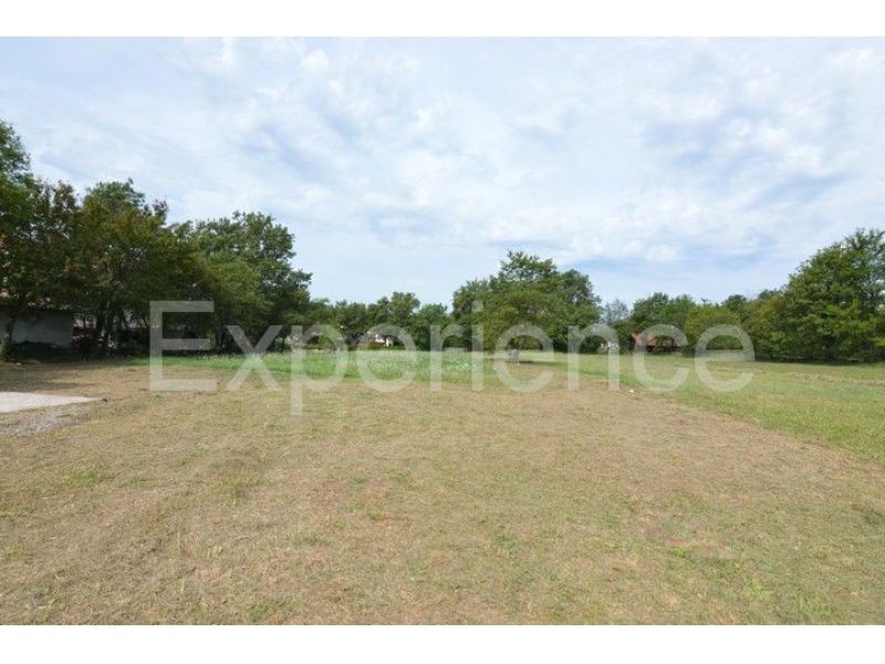 ISTRIA, Buzet - terreno edificabile, superficie di 2.531 m²