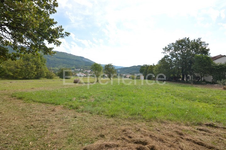 ISTRIA, Buzet - terreno edificabile, superficie di 2.531 m²