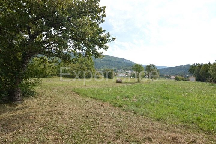 ISTRIA, Buzet - terreno edificabile, superficie di 2.531 m²