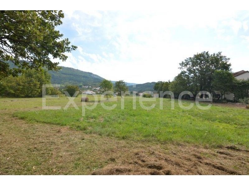 ISTRIA, Buzet - terreno edificabile, superficie di 2.531 m²