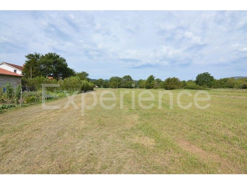 ISTRIA, Buzet - terreno edificabile, superficie di 2.531 m²