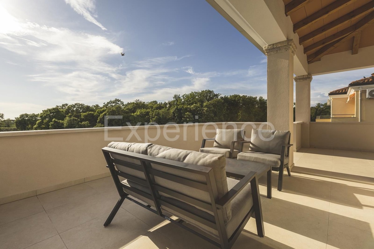 Umago - a circa 1.000 m dalla spiaggia, villa mediterranea con piscina!