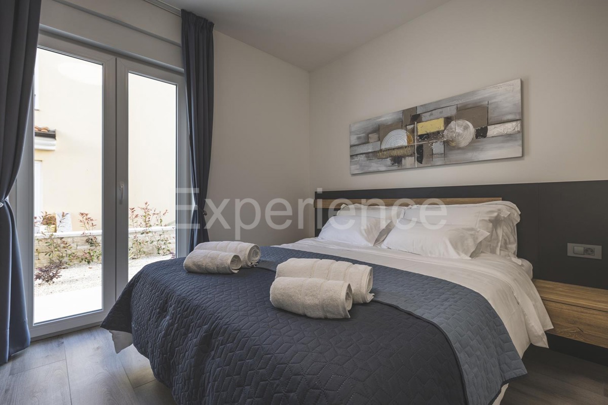 Umago - a circa 1.000 m dalla spiaggia, villa mediterranea con piscina!