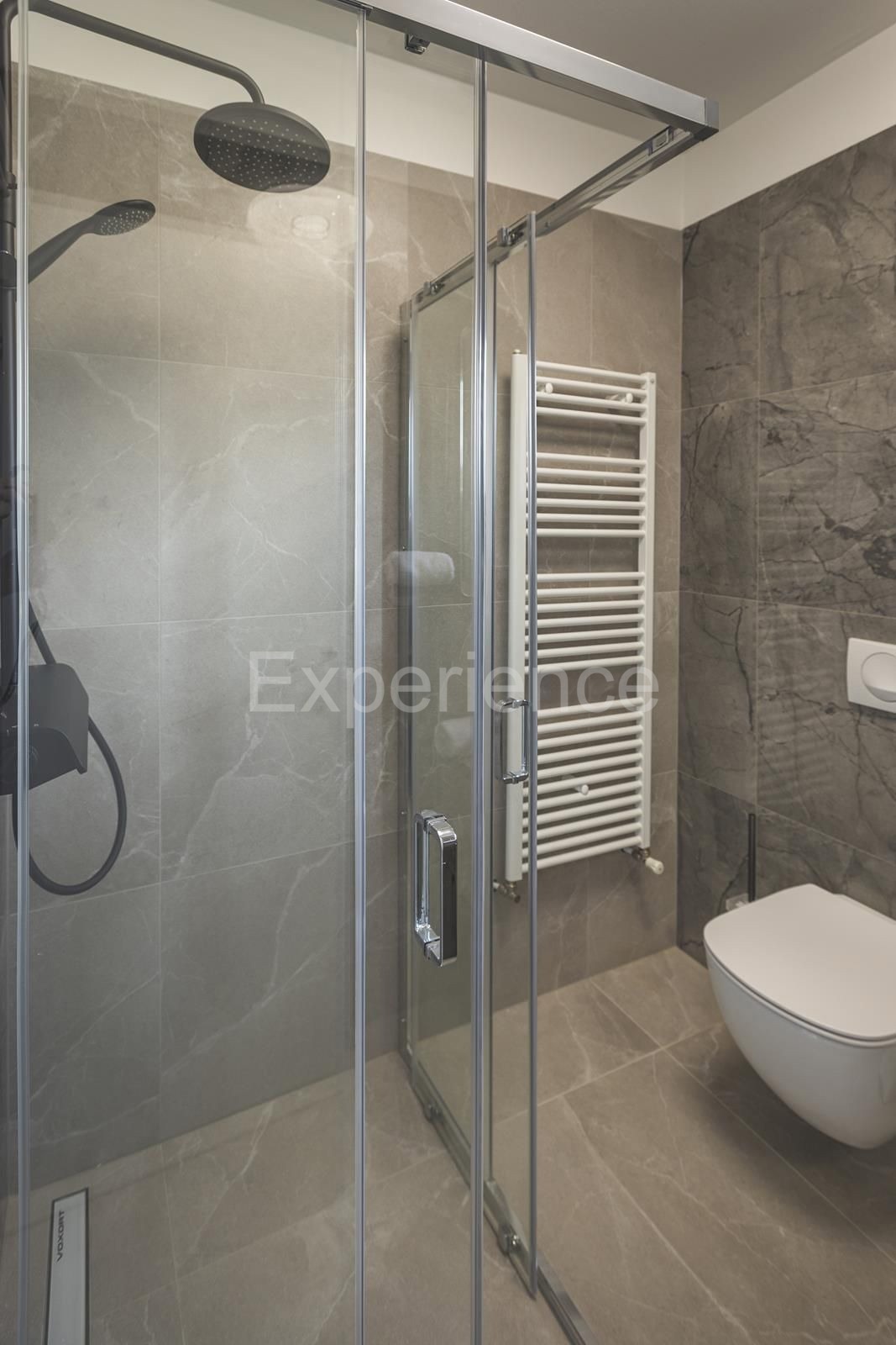 Umago - a circa 1.000 m dalla spiaggia, villa mediterranea con piscina!