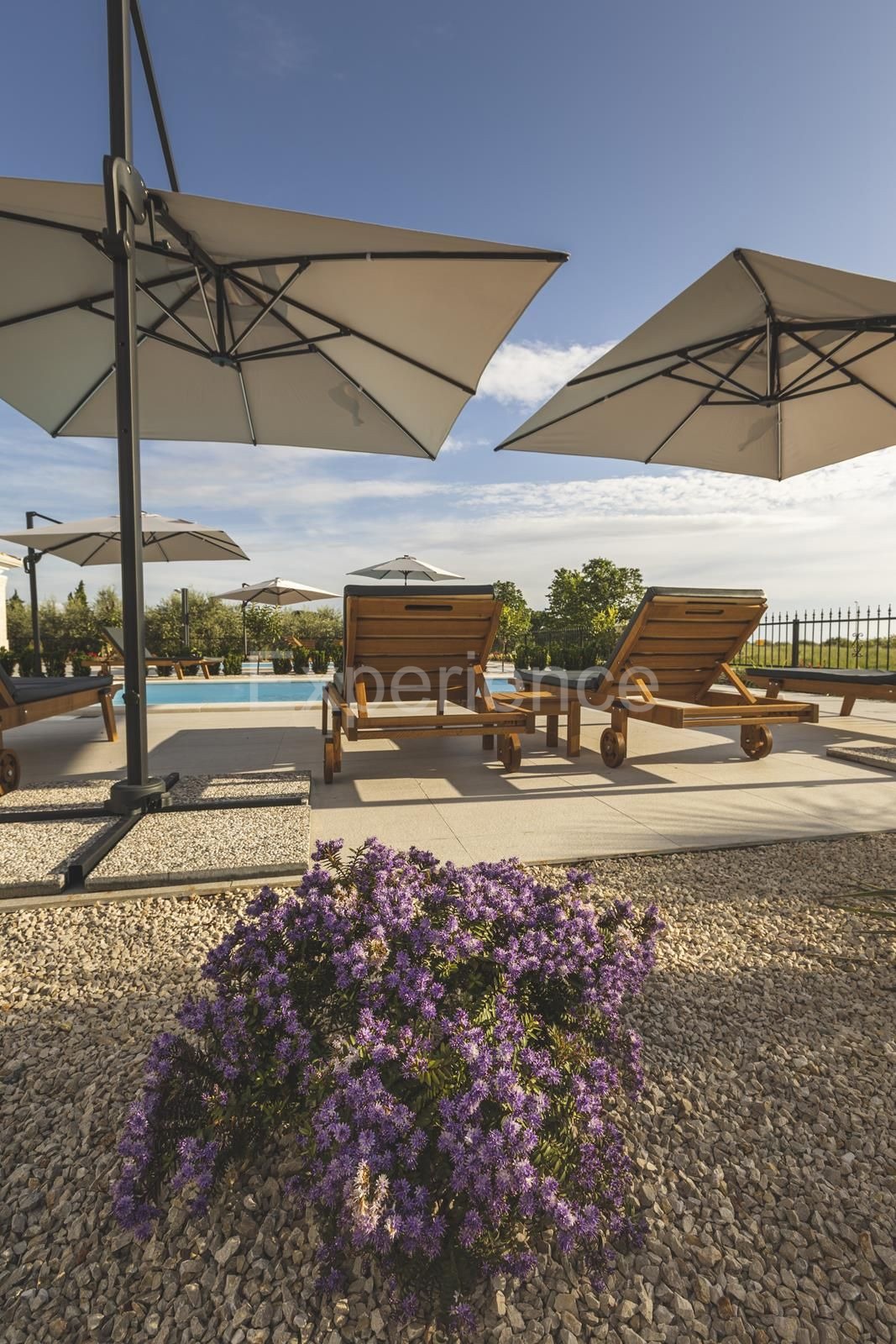 Umago - a circa 1.000 m dalla spiaggia, villa mediterranea con piscina!