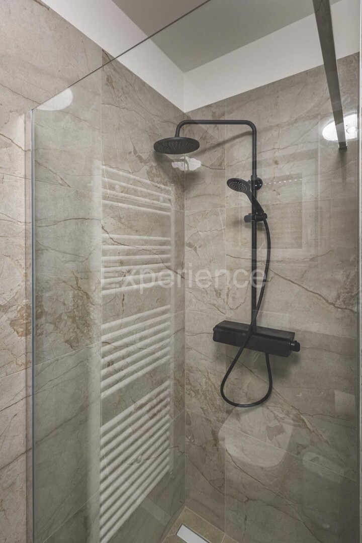 Umago - a circa 1.000 m dalla spiaggia, villa mediterranea con piscina!