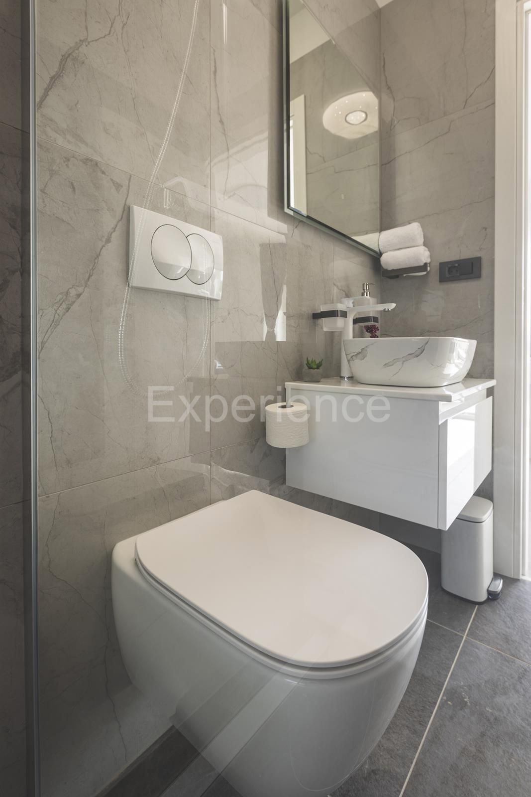 Umago - a circa 1.000 m dalla spiaggia, villa mediterranea con piscina!