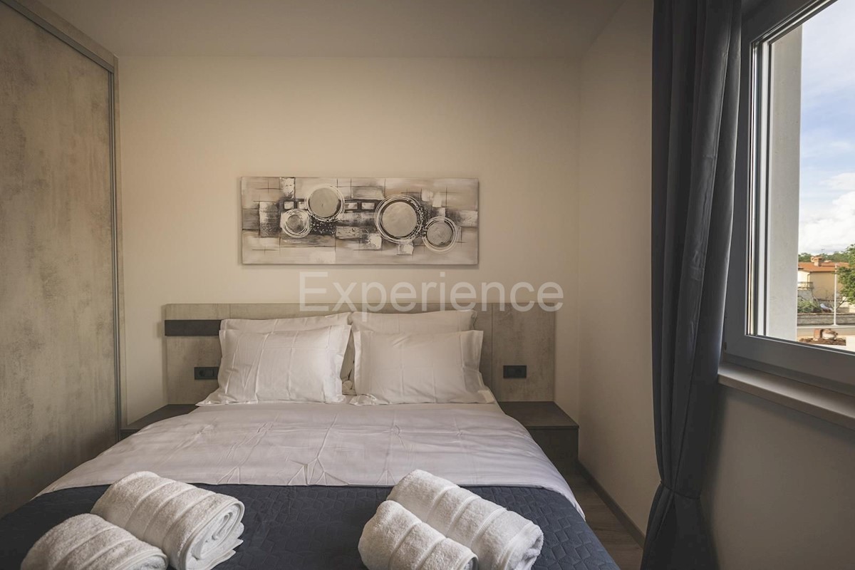 Umago - a circa 1.000 m dalla spiaggia, villa mediterranea con piscina!