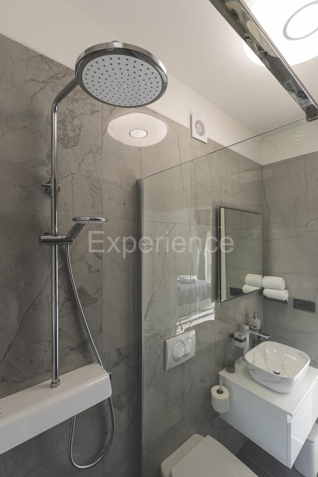 Umago - a circa 1.000 m dalla spiaggia, villa mediterranea con piscina!