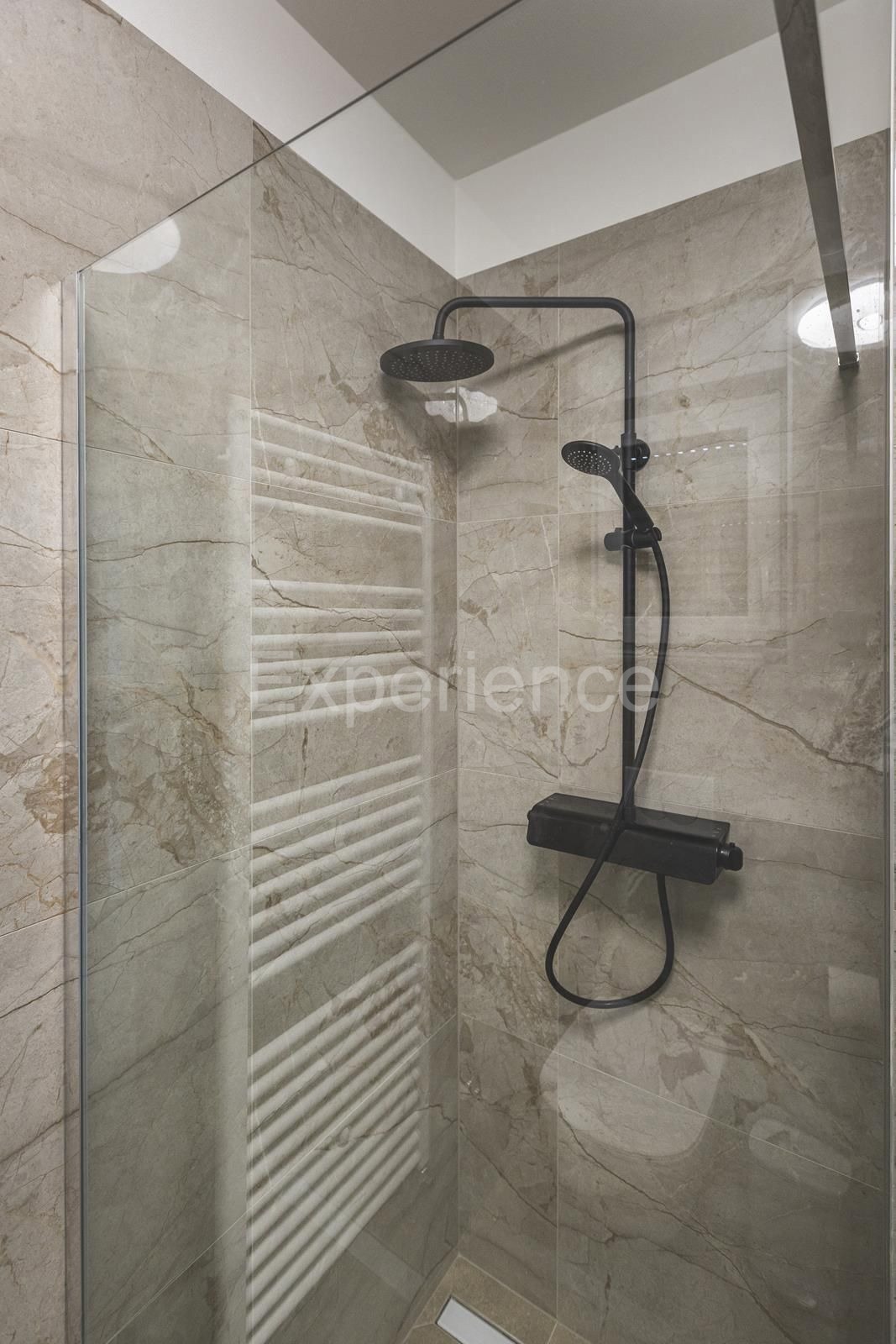 Umago - a circa 1.000 m dalla spiaggia, villa mediterranea con piscina!