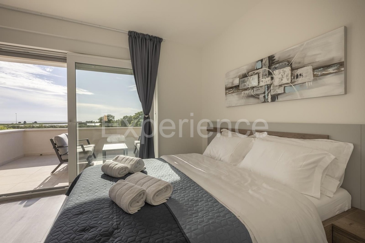 Umago - a circa 1.000 m dalla spiaggia, villa mediterranea con piscina!