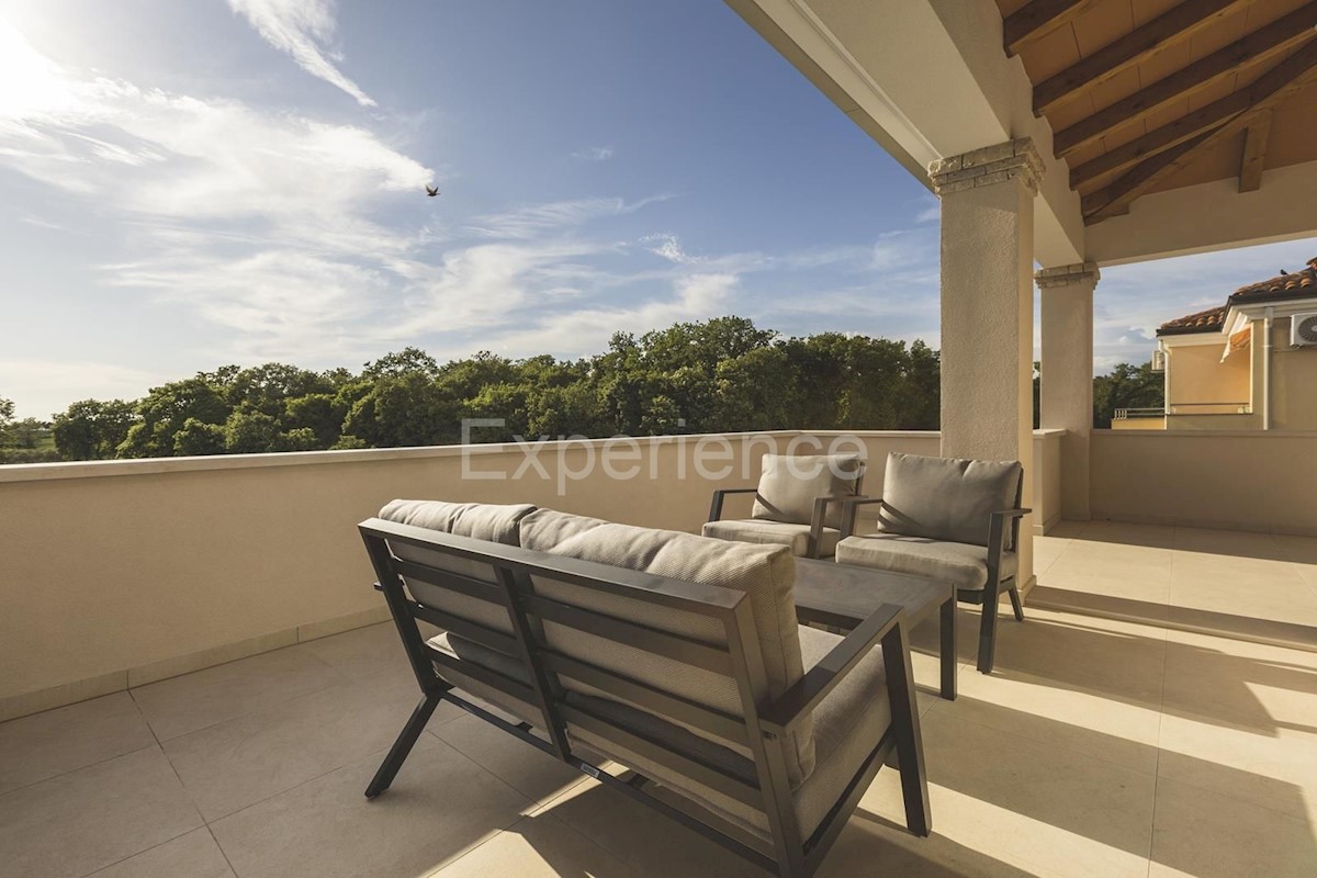 Umago - a circa 1.000 m dalla spiaggia, villa mediterranea con piscina!