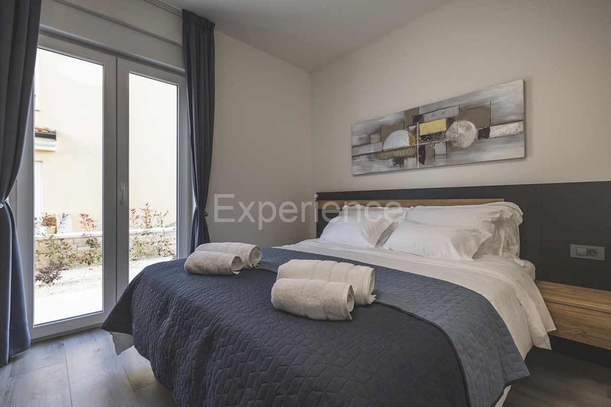 Umago - a circa 1.000 m dalla spiaggia, villa mediterranea con piscina!